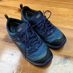Keens waterproof sneakers hiking shoes size 5 purple and blue